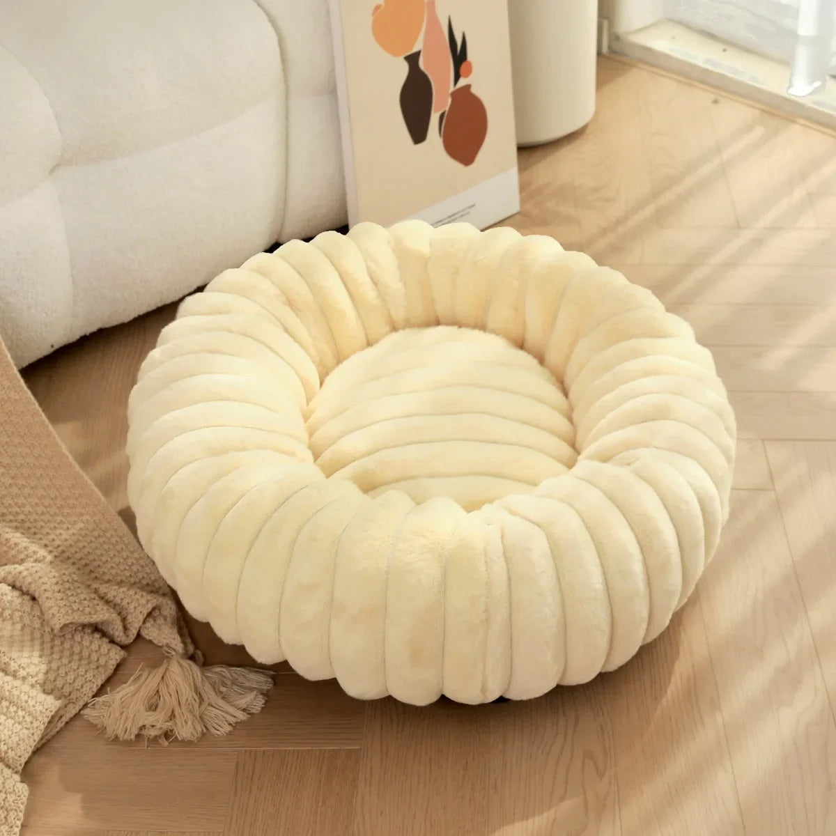 Plush Calming Round Pet Bed  Warm Winter Comfort