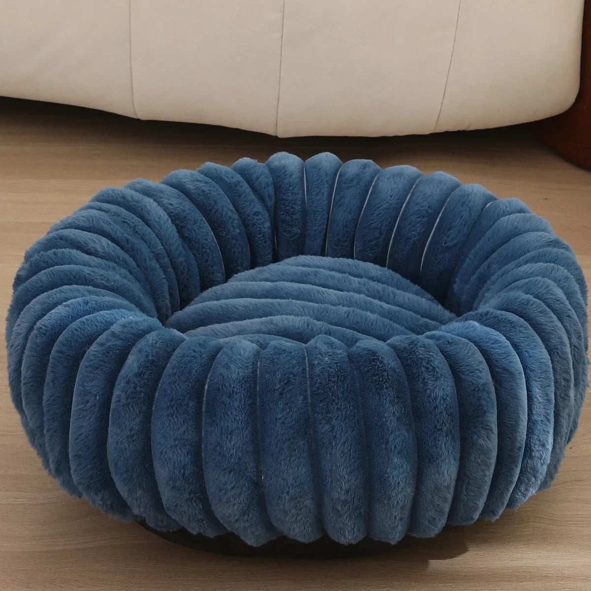 Plush Calming Round Pet Bed  Warm Winter Comfort