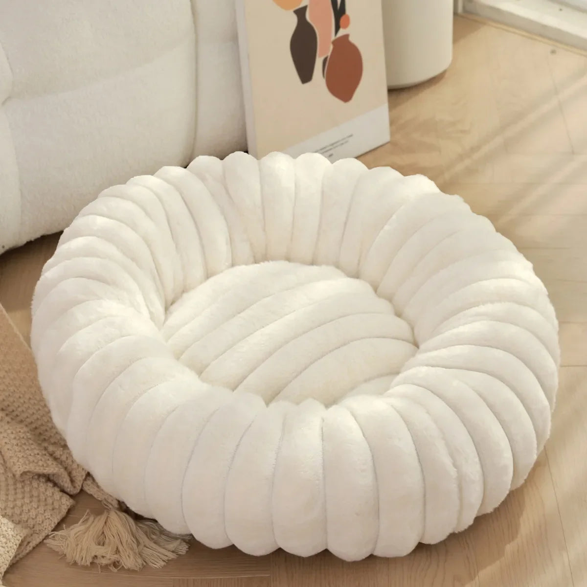 Plush Calming Round Pet Bed  Warm Winter Comfort